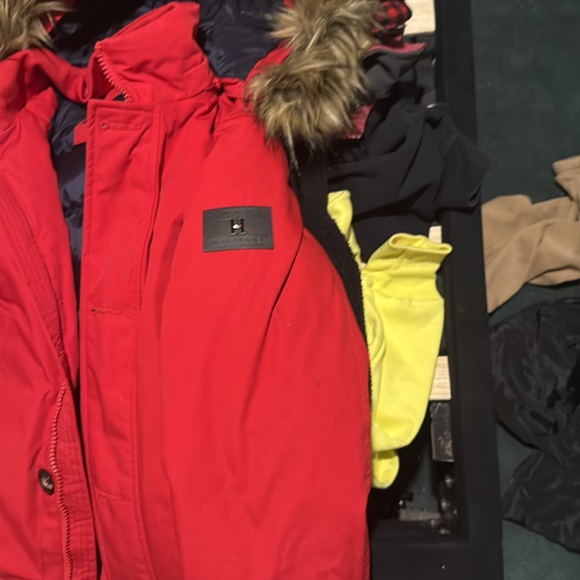 Tommy Hilfiger - Picture 3 of 4